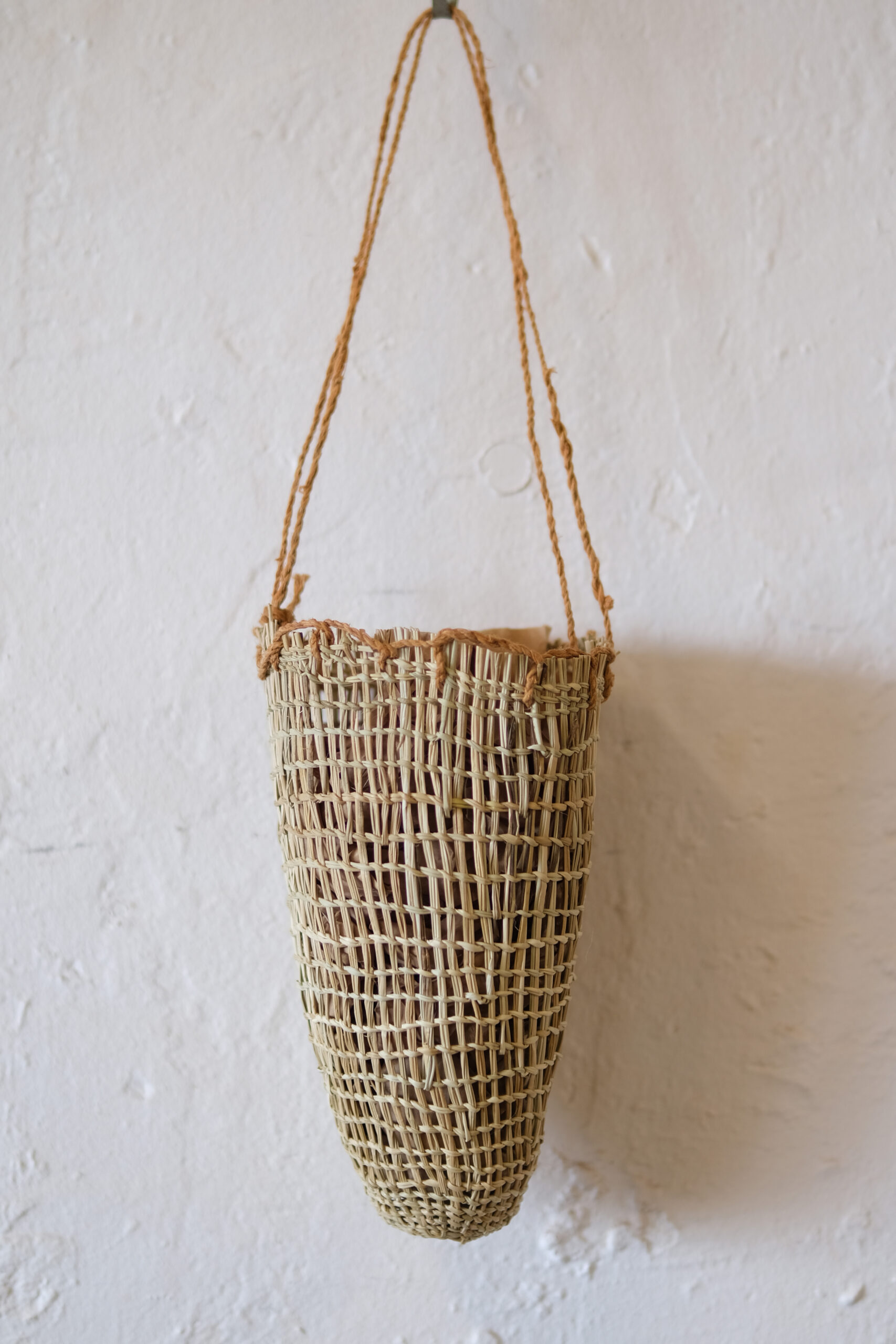 Vicky Dhulumbungu<br><I>Miṉḏirr (conical basket)</I>